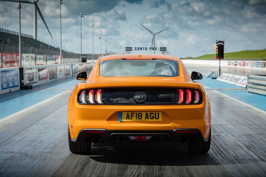  Ford Mustang GT Fastback 2018 года  (UK) (фото 6 из 10)